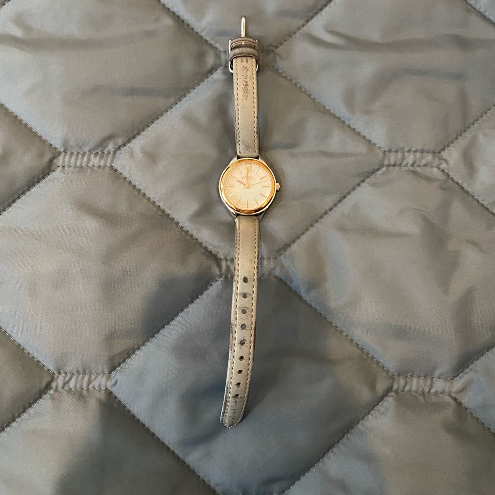 Fossil gray leather band watch. Rose gold bezel and numbers